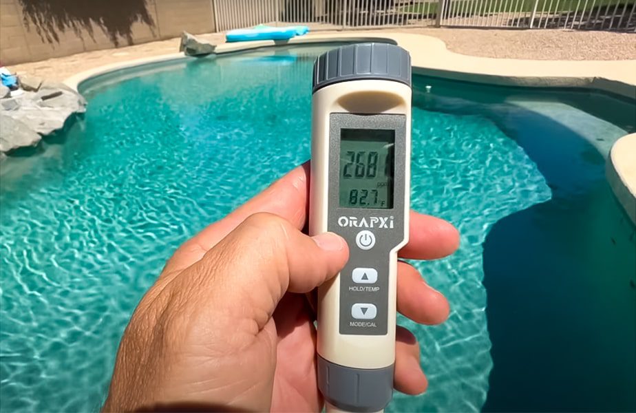 saltwater salinity test in saltwater pool 