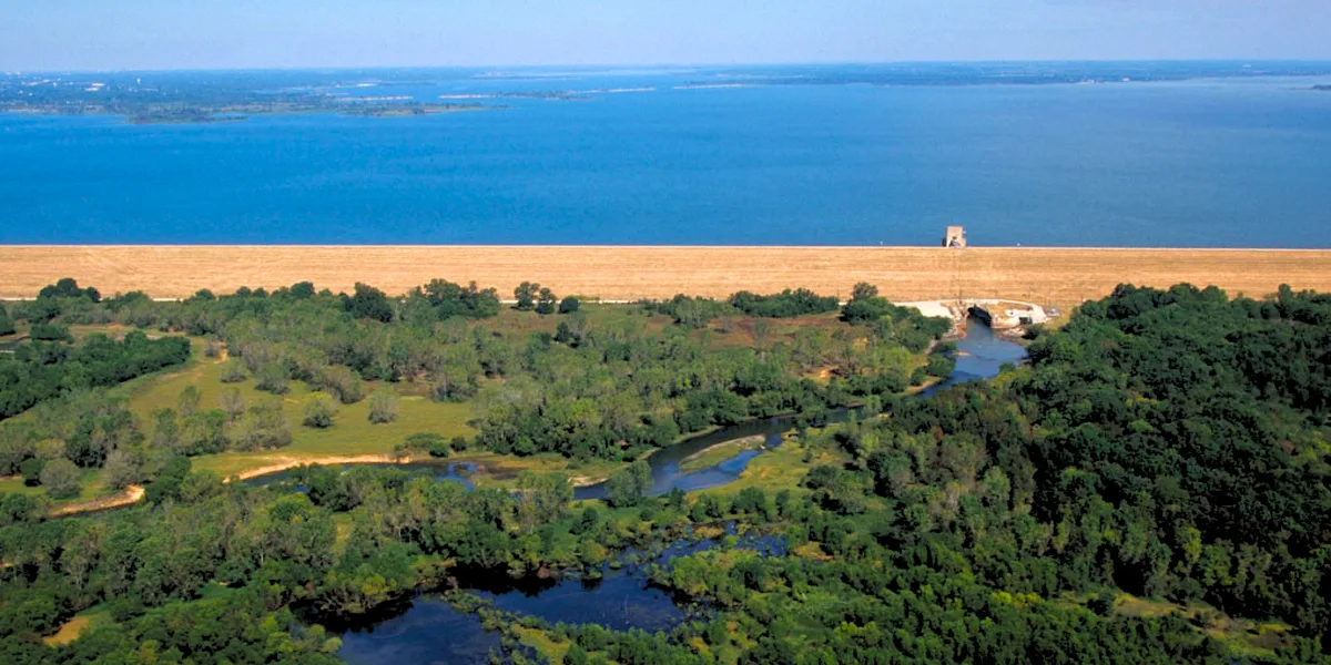 Lewisville Lake pool service